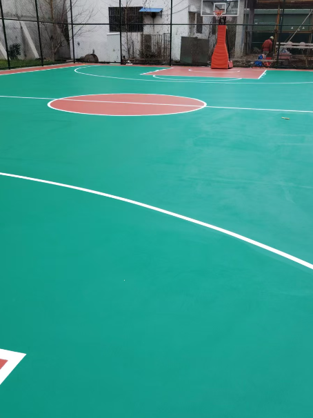 内黄 球场长期使用易出现地面开裂